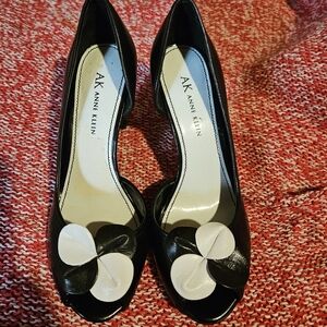 Anne Klein Black & White Floral Peep Toe   Heels Size 6 NWOT